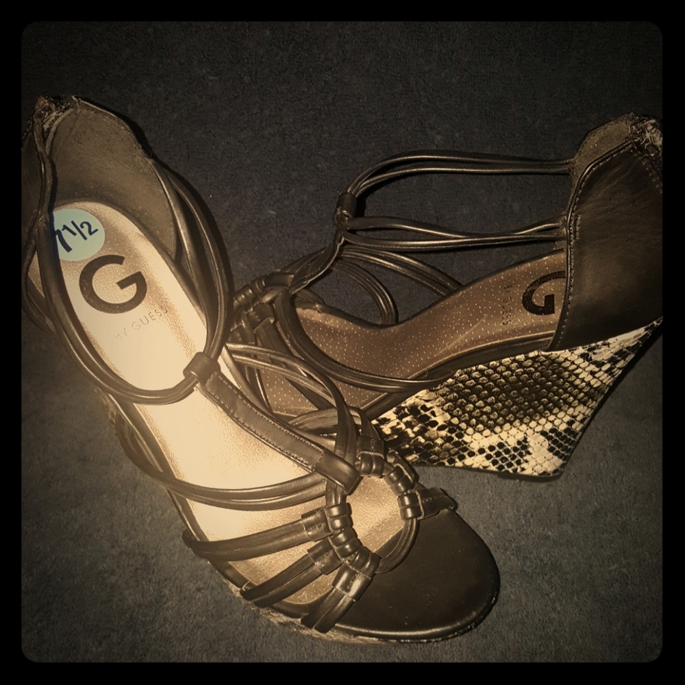 G by GUESS Wedges